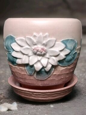 Vintage Hull Pottery Water Lily Flower Pot w/ Attached Saucer L-25-5 3/4"